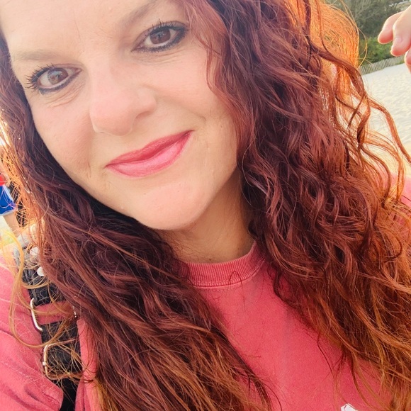 Meet your Posher, Stephanie - Picture 6 of 9